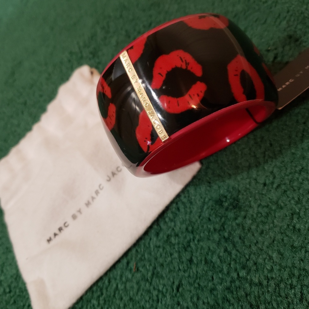 MARC BY MARC JACOBS BANGLE BRACELET
